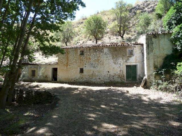 Finca/Country House for sale in Baza - € 70,000 (Ref: 2583359)