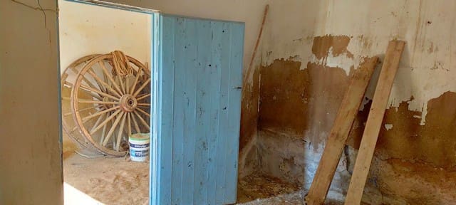 6 slaapkamer Finca/Landhuis te koop in Baza - € 55.000 (Ref: 4492036)