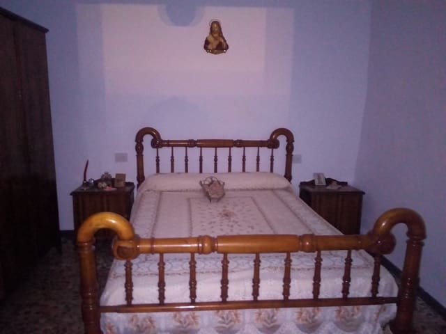 3 soveværelse Byhus til salg i Urrácal - € 38.000 (Ref: 5265273)