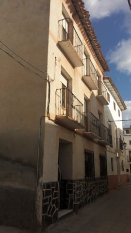 10 bedroom Townhouse for sale in Zujar - € 44,000 (Ref: 5265290)