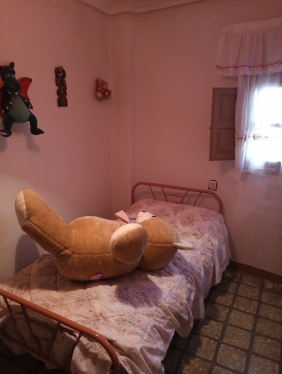 4 bedroom Townhouse for sale in Baza - € 49,000 (Ref: 7240541)