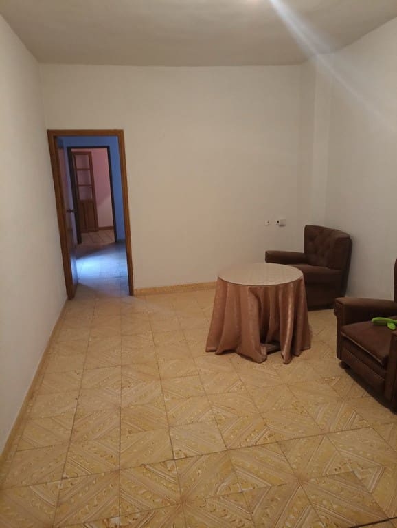 4 bedroom Townhouse for sale in Baza - € 49,000 (Ref: 7240541)