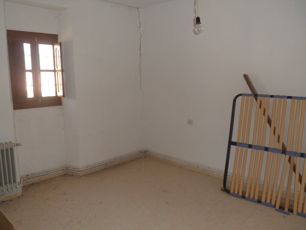 5 soveværelse Byhus til salg i Campo Camara - € 49.950 (Ref: 7240548)