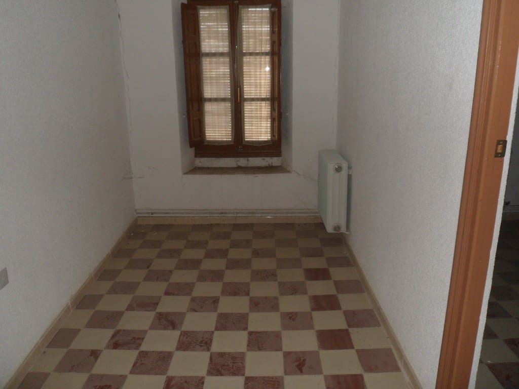 5 soveværelse Byhus til salg i Campo Camara - € 49.950 (Ref: 7240548)