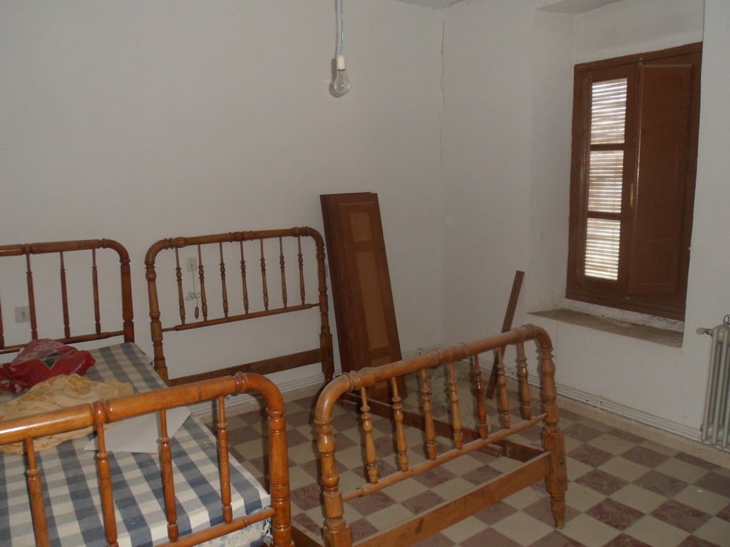 5 soveværelse Byhus til salg i Campo Camara - € 49.950 (Ref: 7240548)