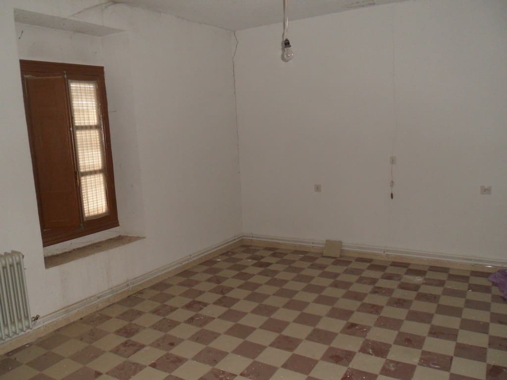 5 soveværelse Byhus til salg i Campo Camara - € 49.950 (Ref: 7240548)