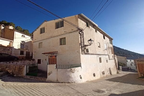 7 bedroom Villa for sale in Quesada - € 56,000 (Ref: 8369476)