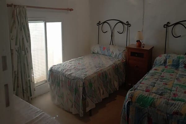 4 bedroom Semi-detached Villa for sale in Los Rosales - € 46,000 (Ref: 8369479)