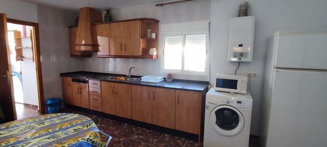 4 slaapkamer Grotwoning te koop in Caniles - € 56.000 (Ref: 8369483)