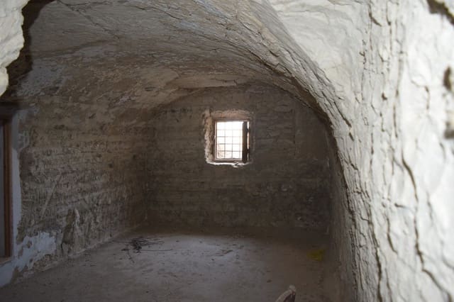 5 bedroom Cave House for sale in Baza - € 45,000 (Ref: 8369504)