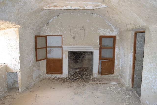 5 bedroom Cave House for sale in Baza - € 45,000 (Ref: 8369504)