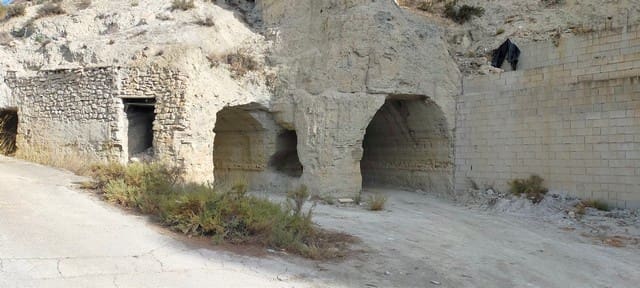 5 soveværelse Hulehus til salg i Cortes de Baza - € 39.950 (Ref: 8369514)