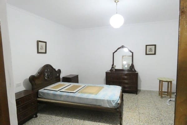 4 bedroom Finca/Country House for sale in Baza - € 85,000 (Ref: 8369529)