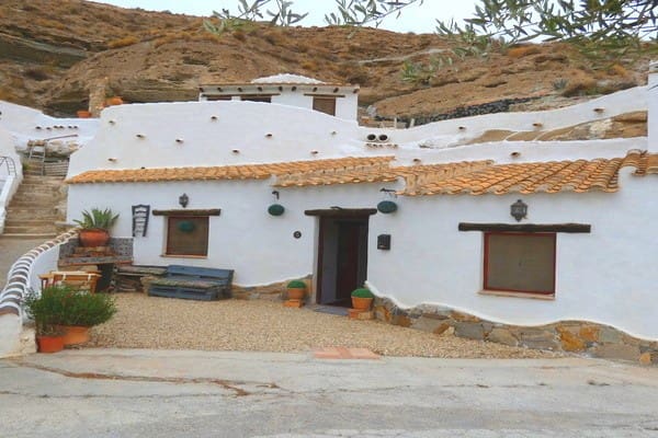 4 bedroom Cave House for sale in Galera - € 74,500 (Ref: 8369531)