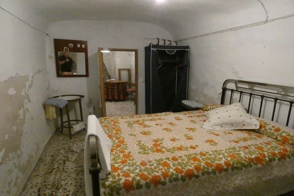 5 soveværelse Hulehus til salg i Galera - € 39.950 (Ref: 8369541)