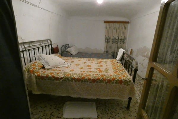 5 soveværelse Hulehus til salg i Galera - € 39.950 (Ref: 8369541)