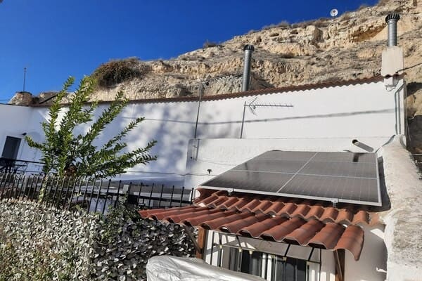 3 bedroom Cave House for sale in Cuevas del Campo with garage - € 146,900 (Ref: 8369558)