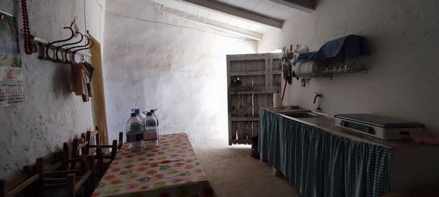 4 slaapkamer Halfvrijstaande villa te koop in Oria - € 68.000 (Ref: 8378492)