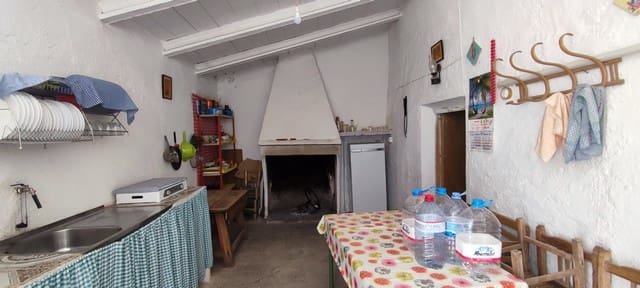 4 slaapkamer Halfvrijstaande villa te koop in Oria - € 68.000 (Ref: 8378492)