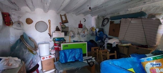 4 slaapkamer Halfvrijstaande villa te koop in Oria - € 68.000 (Ref: 8378492)