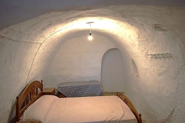 3 bedroom Cave House for sale in El Margen, Cúllar - € 85,000 (Ref: 8425396)