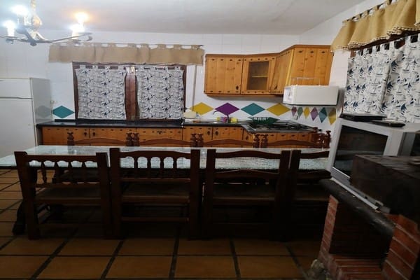 8 soveværelse Finca/Landehus til salg i Castillejar med swimmingpool - € 399.950 (Ref: 8505278)