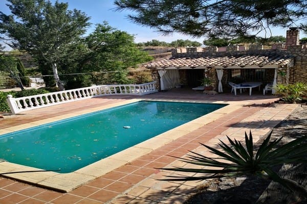 8 soveværelse Finca/Landehus til salg i Castillejar med swimmingpool - € 399.950 (Ref: 8505278)