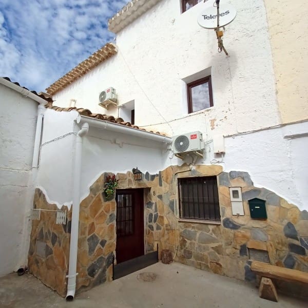 4 soveværelse Byhus til salg i Hinojares - € 99.950 (Ref: 8598802)