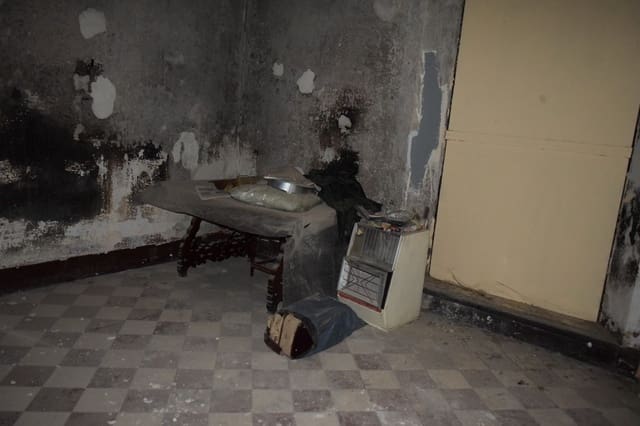 6 soveværelse Byhus til salg i Baza - € 65.000 (Ref: 8653492)