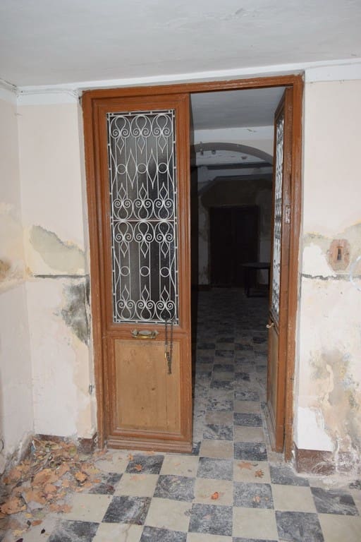 6 soverom Hus til salgs i Baza - € 65 000 (Ref: 8653492)