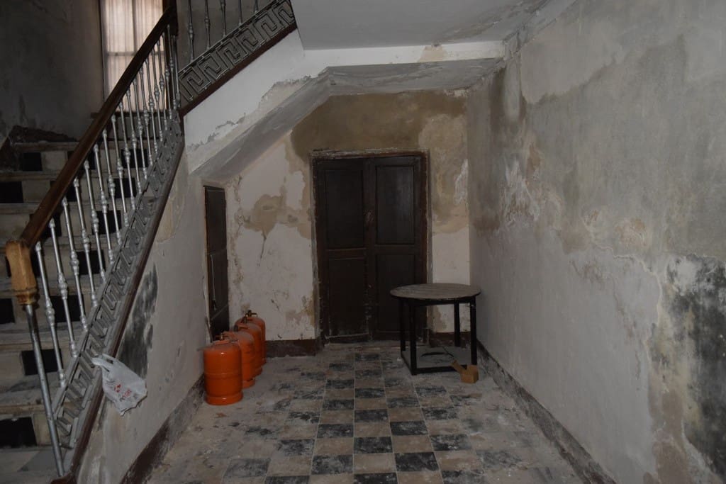 6 soverom Hus til salgs i Baza - € 65 000 (Ref: 8653492)