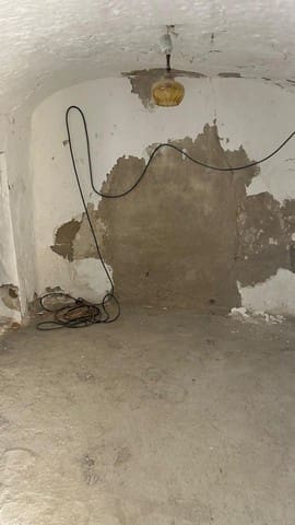 3 makuuhuone Luolatalo myytävänä paikassa Baza - 39 000 € (Ref: 8700834)