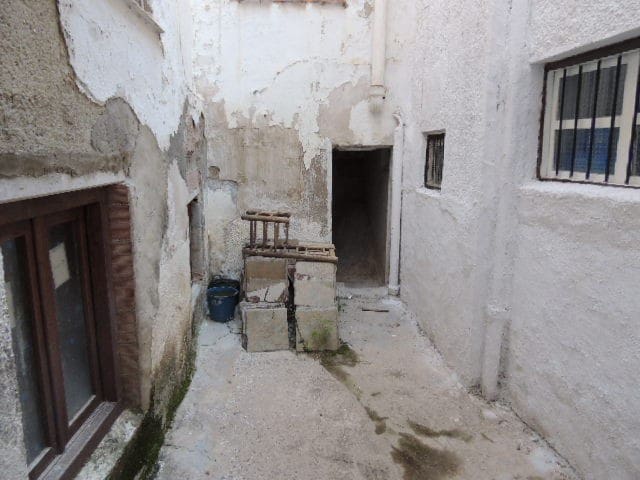 5 soveværelse Byhus til salg i Baza - € 29.950 (Ref: 8700835)