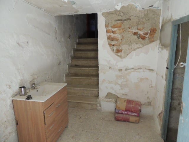 5 soveværelse Byhus til salg i Baza - € 29.950 (Ref: 8700835)