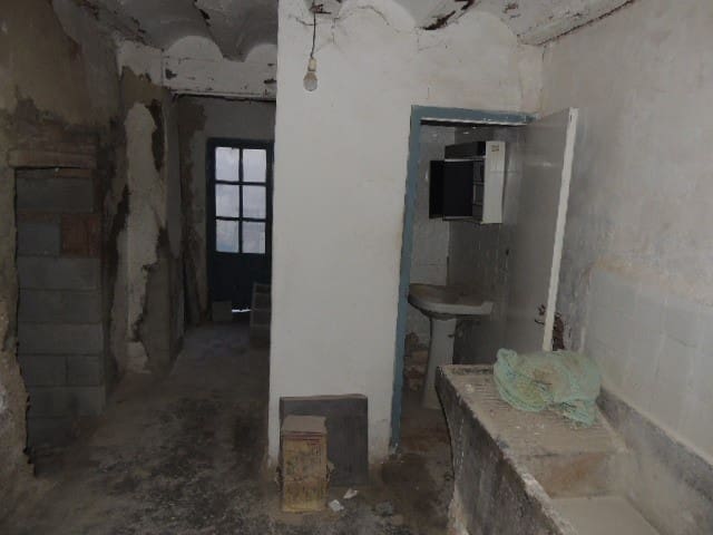 5 soveværelse Byhus til salg i Baza - € 29.950 (Ref: 8700835)