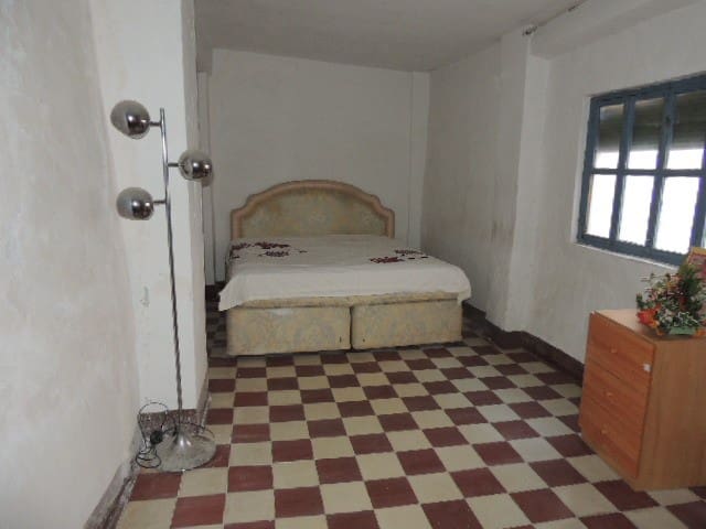 5 soveværelse Byhus til salg i Baza - € 29.950 (Ref: 8700835)