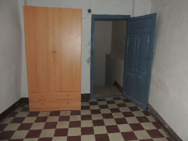 5 soveværelse Byhus til salg i Baza - € 29.950 (Ref: 8700835)