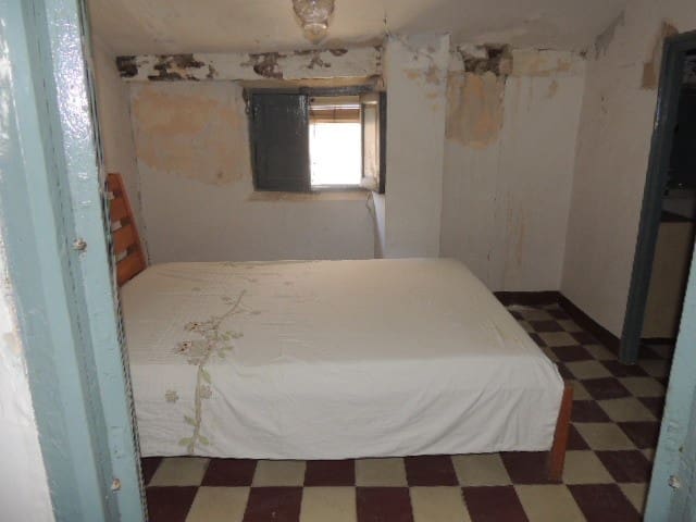 5 soveværelse Byhus til salg i Baza - € 29.950 (Ref: 8700835)