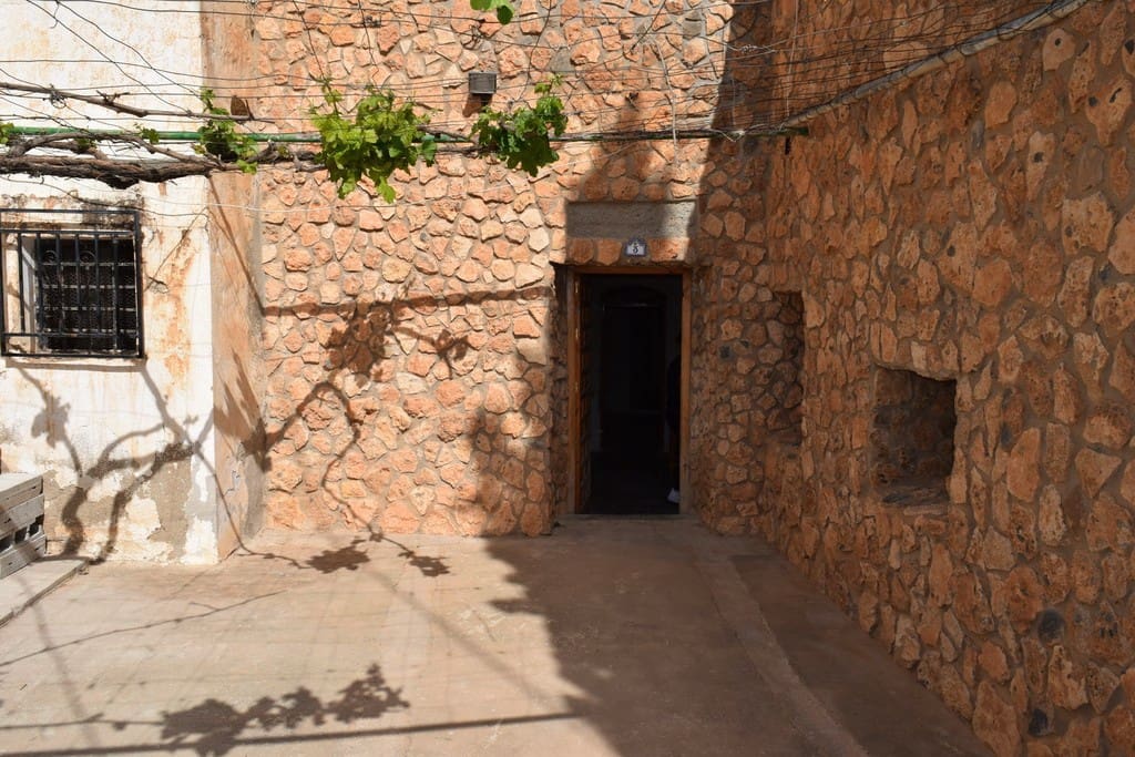 8 soveværelse Hulehus til salg i Baza - € 60.000 (Ref: 8701525)