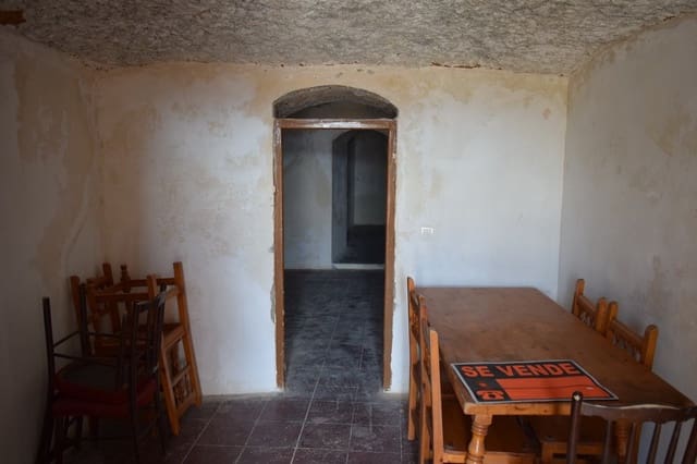 8 soveværelse Hulehus til salg i Baza - € 60.000 (Ref: 8701525)