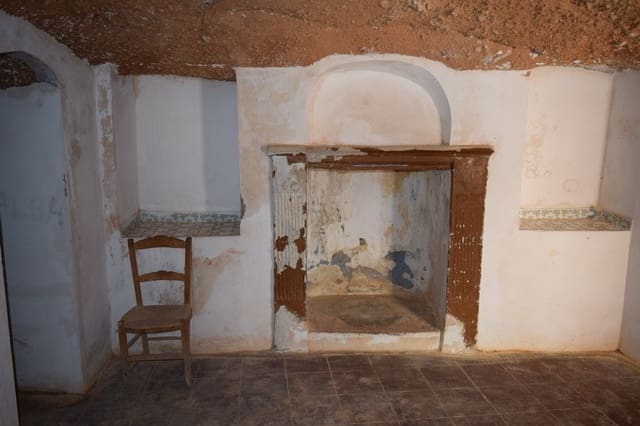 8 soveværelse Hulehus til salg i Baza - € 60.000 (Ref: 8701525)