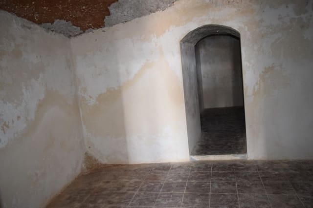 8 soveværelse Hulehus til salg i Baza - € 60.000 (Ref: 8701525)