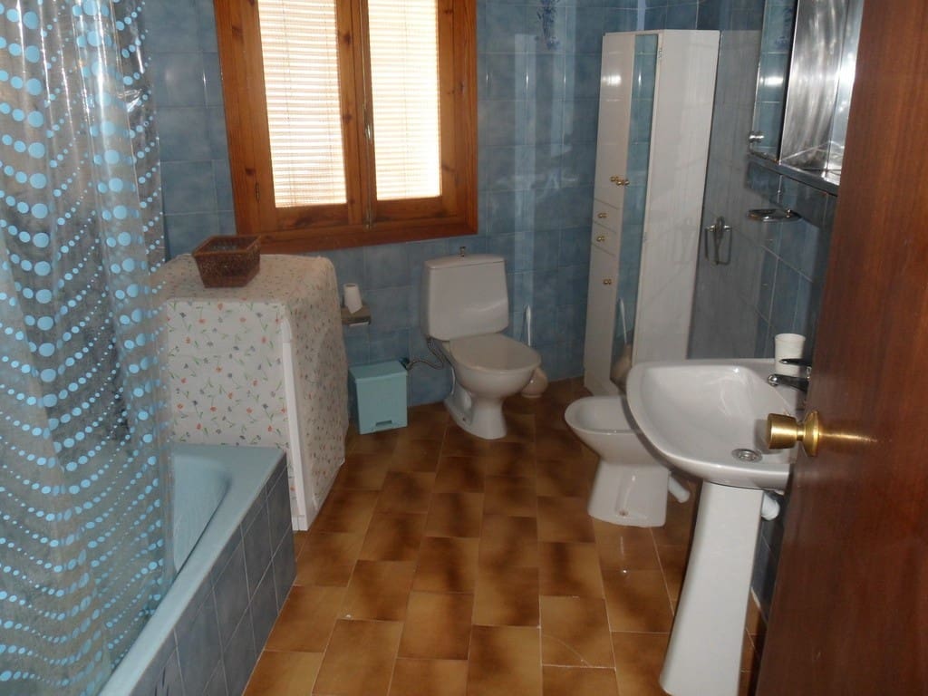 10 bedroom Cave House for sale in Freila - € 85,000 (Ref: 8793025)