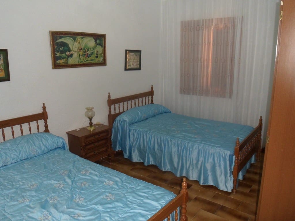 10 bedroom Cave House for sale in Freila - € 85,000 (Ref: 8793025)