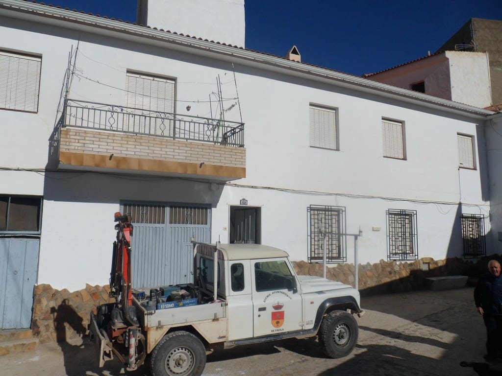 10 bedroom Cave House for sale in Freila - € 85,000 (Ref: 8793025)