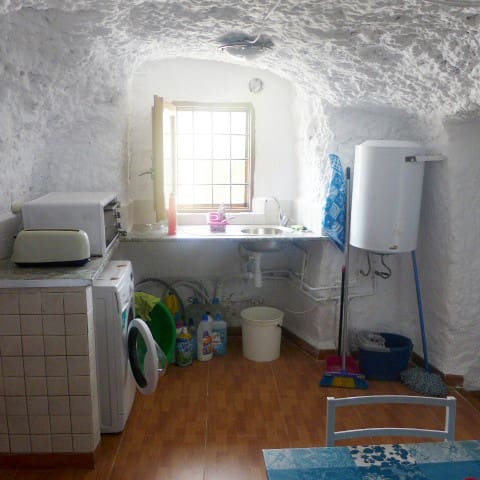 5 bedroom Cave House for sale in Galera - € 69,000 (Ref: 8796944)
