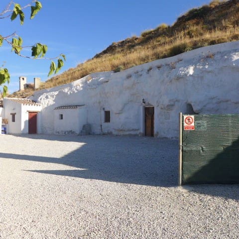 5 bedroom Cave House for sale in Galera - € 69,000 (Ref: 8796944)