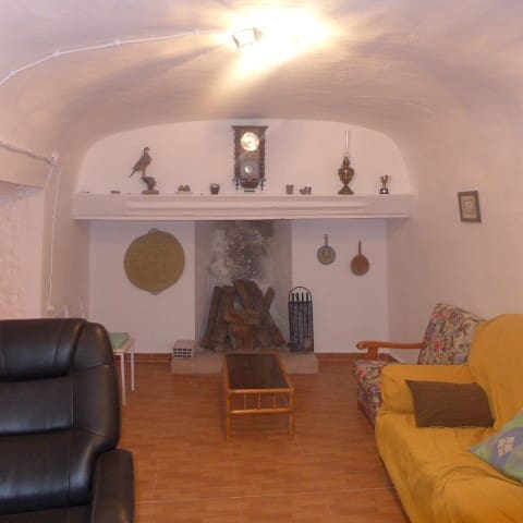 5 bedroom Cave House for sale in Galera - € 69,000 (Ref: 8796944)