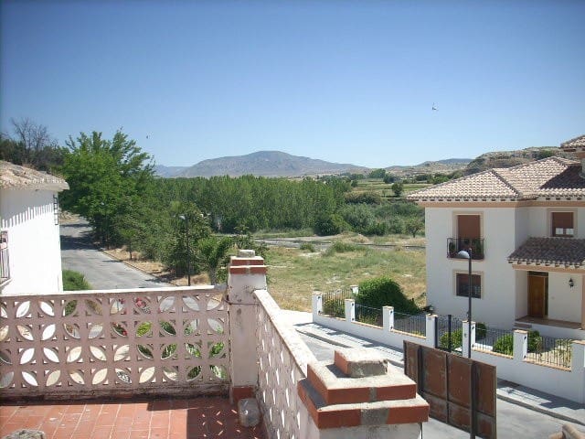 10 soveværelse Byhus til salg i Galera - € 75.000 (Ref: 8840093)