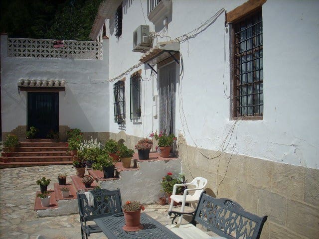 10 soveværelse Byhus til salg i Galera - € 75.000 (Ref: 8840093)